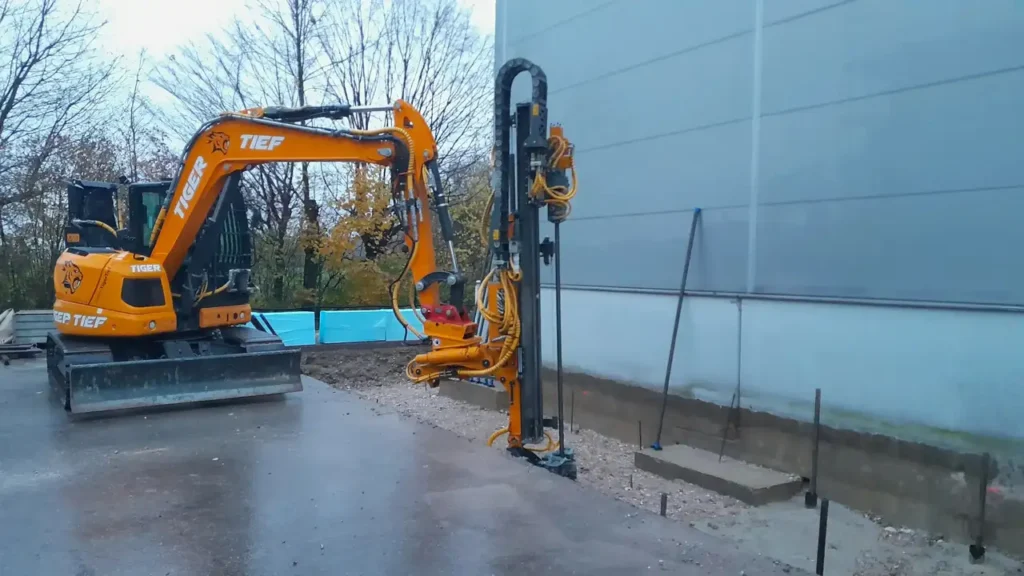 Tiger Tief Bagger am Bohren